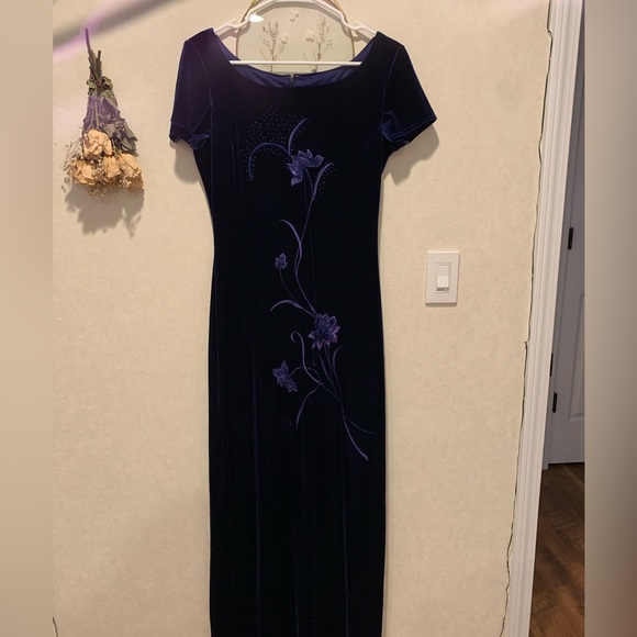 Reggio Vintage Evening Purple Dress (Size Medium 4-8) - Picture 2 of 7